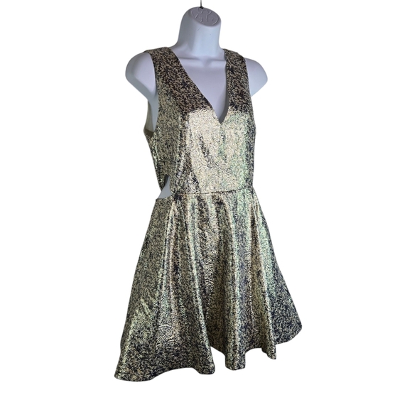 Alice + Olivia Varita Metallic Jacquard Cut Out Fit Flare Dress - Picture 4 of 13